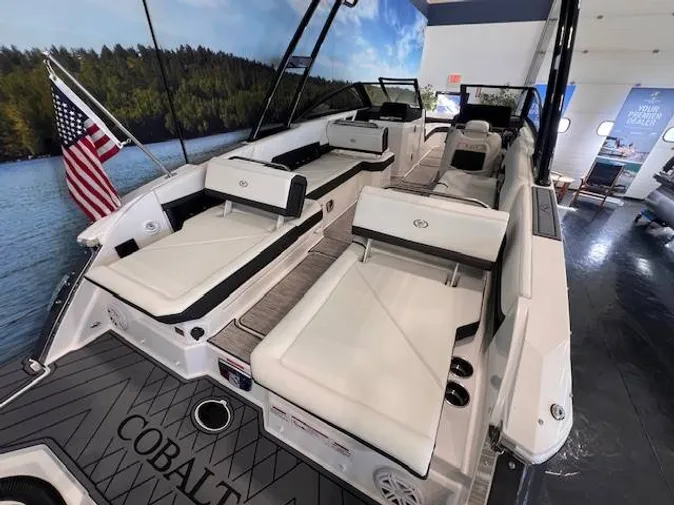 2026 Cobalt R8 Outboard