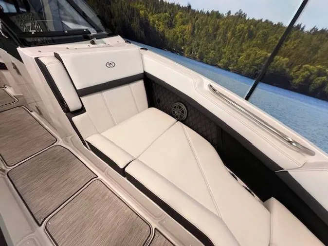 2026 Cobalt R8 Outboard
