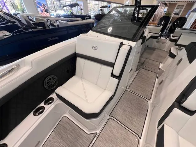 2026 Cobalt R8 Outboard
