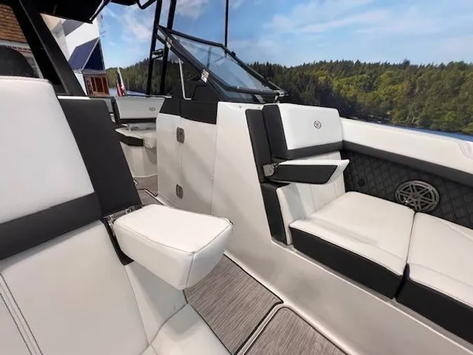 2026 Cobalt R8 Outboard
