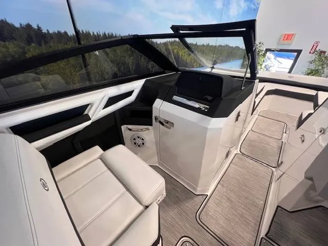2026 Cobalt R8 Outboard