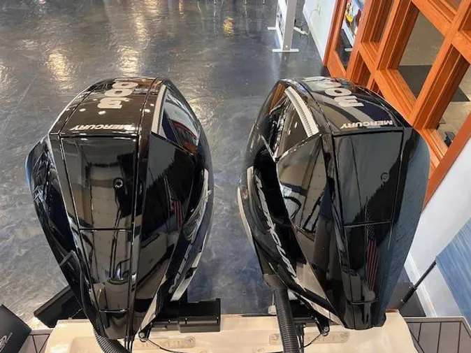 2026 Cobalt R8 Outboard