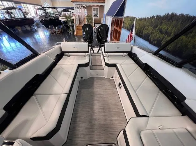 2026 Cobalt R8 Outboard
