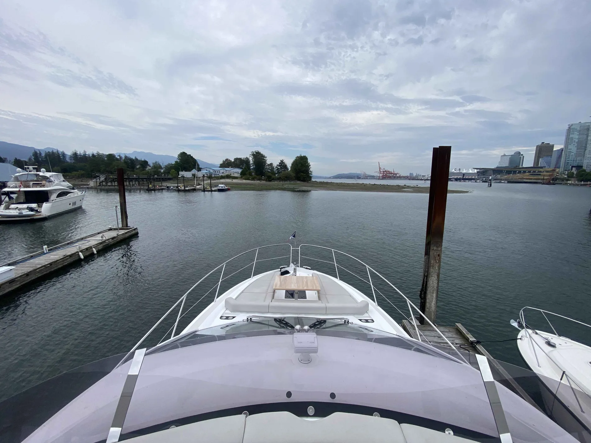 Pre-Owned 2020 Sunseeker Manhattan 52 for Sale | Vancouver, BC | M&P Yacht Centre | 68db1dfbdae076f8a605b06f