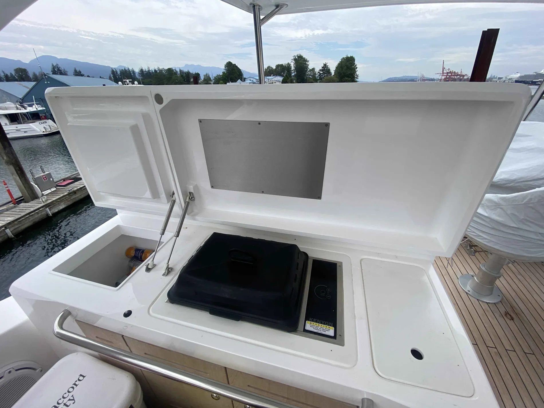Pre-Owned 2020 Sunseeker Manhattan 52 for Sale | Vancouver, BC | M&P Yacht Centre | 68db1dfbdae076f8a605b06f