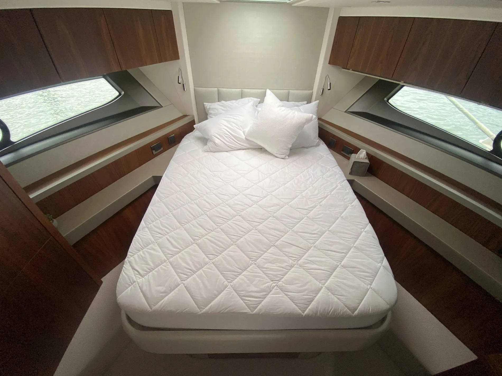 Pre-Owned 2020 Sunseeker Manhattan 52 for Sale | Vancouver, BC | M&P Yacht Centre | 68db1dfbdae076f8a605b06f