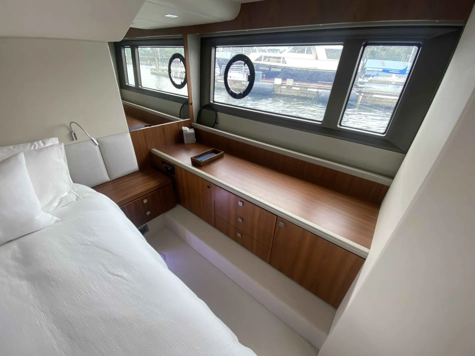 Pre-Owned 2020 Sunseeker Manhattan 52 for Sale | Vancouver, BC | M&P Yacht Centre | 68db1dfbdae076f8a605b06f