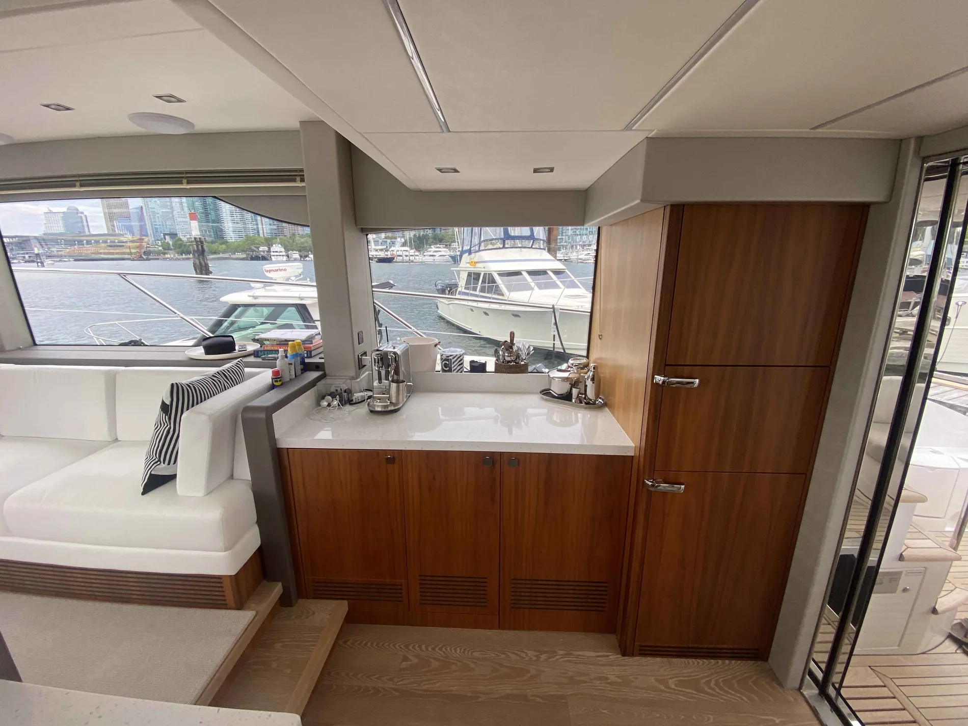 Pre-Owned 2020 Sunseeker Manhattan 52 for Sale | Vancouver, BC | M&P Yacht Centre | 68db1dfbdae076f8a605b06f