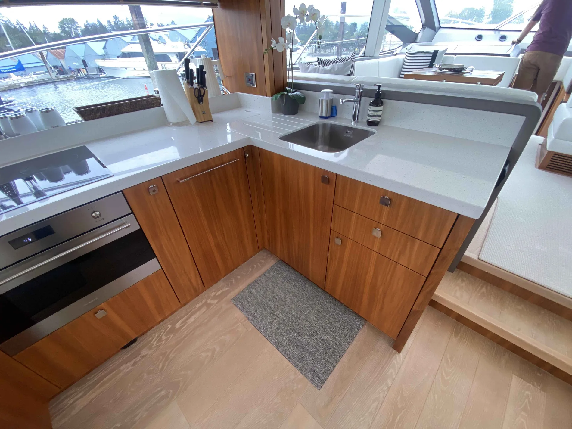 Pre-Owned 2020 Sunseeker Manhattan 52 for Sale | Vancouver, BC | M&P Yacht Centre | 68db1dfbdae076f8a605b06f