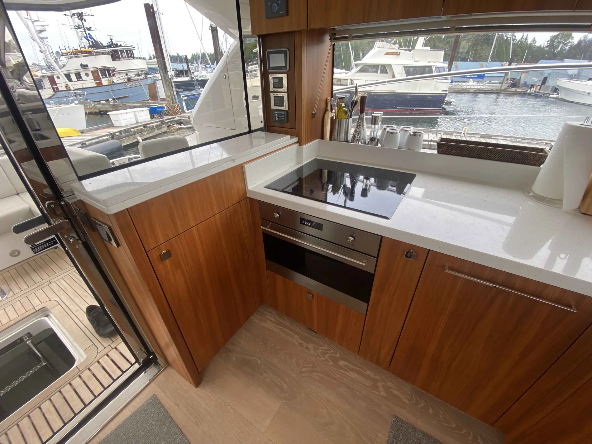 Pre-Owned 2020 Sunseeker Manhattan 52 for Sale | Vancouver, BC | M&P Yacht Centre | 68db1dfbdae076f8a605b06f