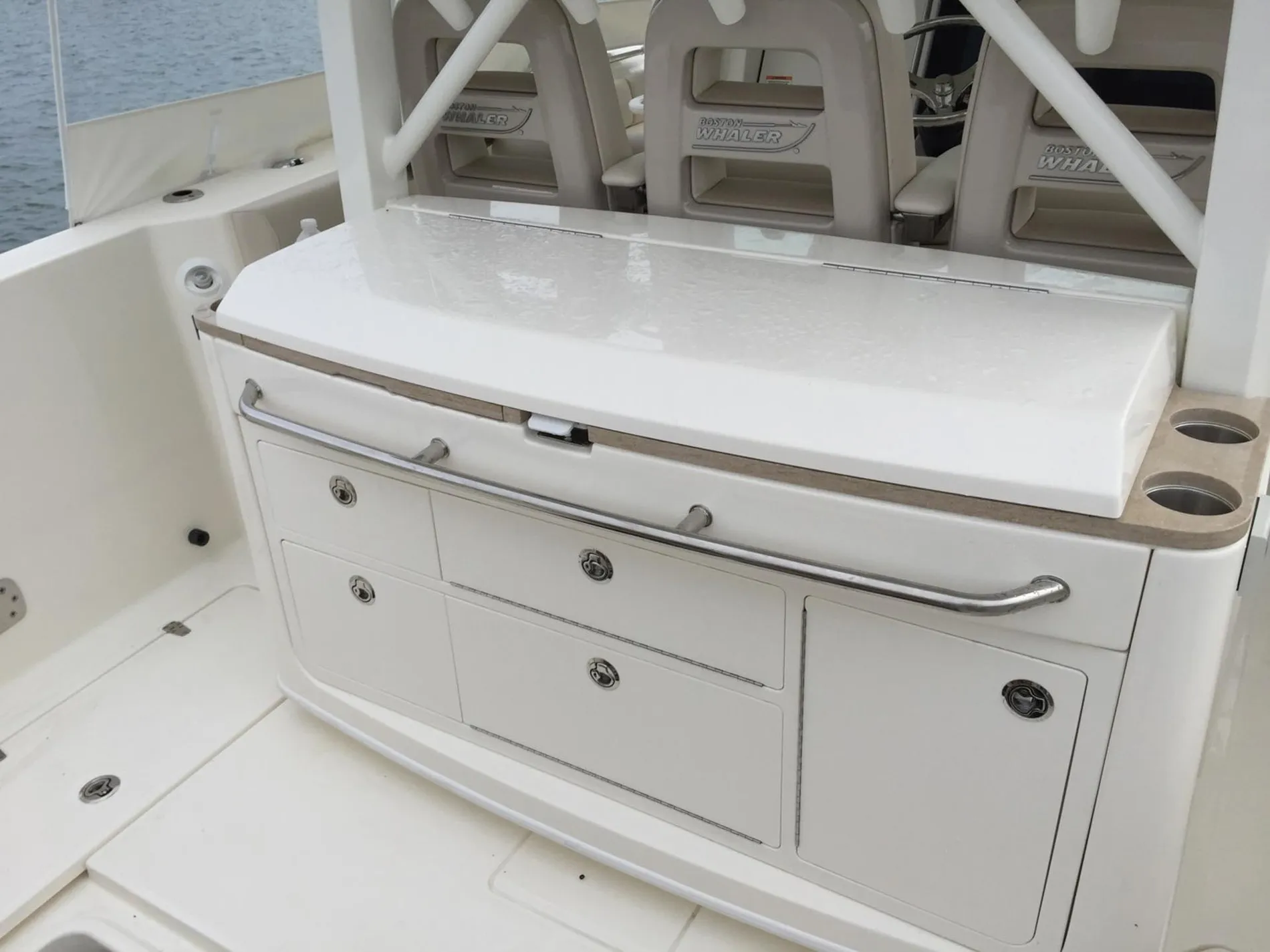 New 2027 Boston whaler 380 Outrage for Sale | Vancouver, BC | M&P Yacht Centre | 68e40e65ae357479a20e7d75