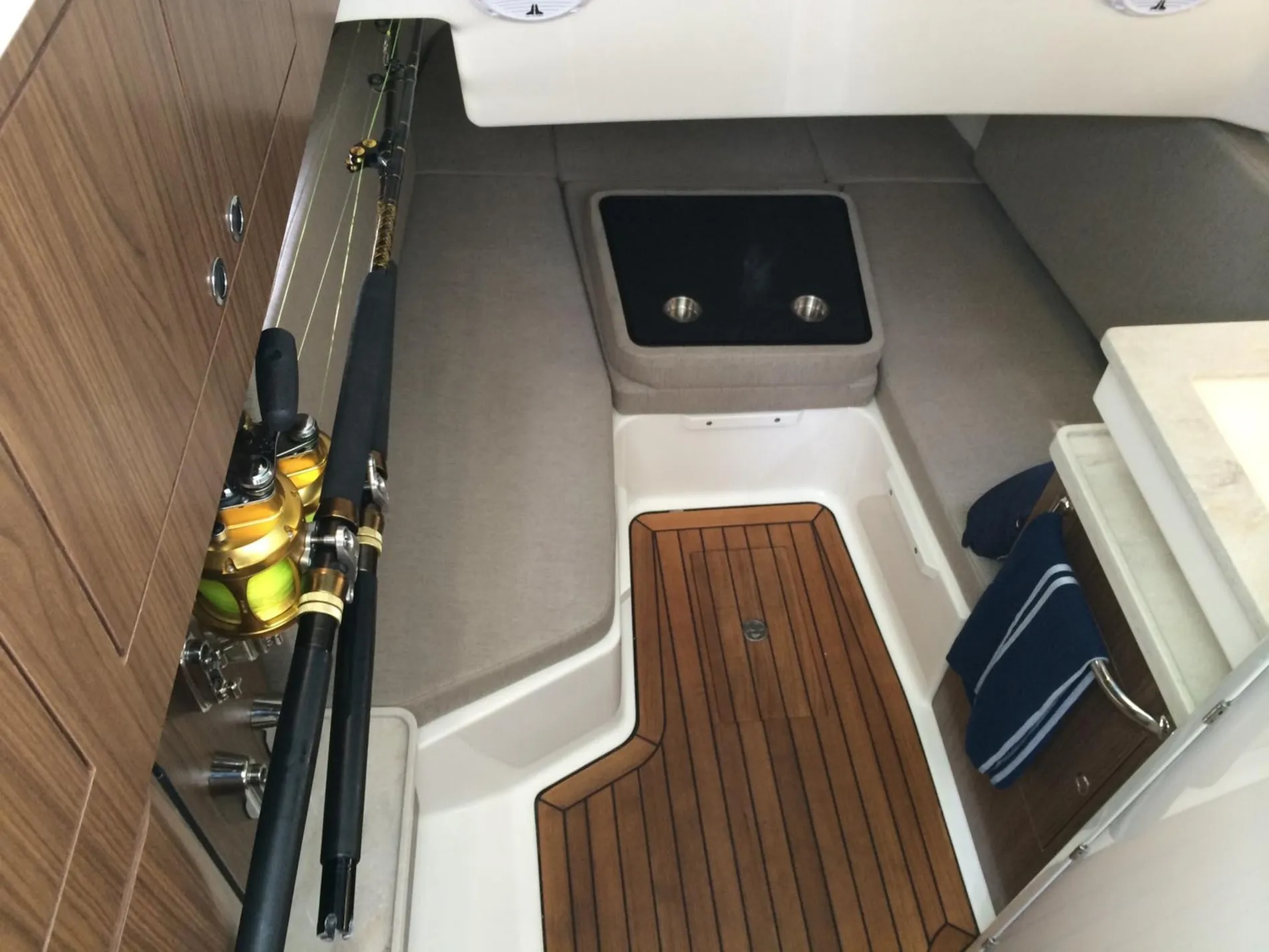 New 2027 Boston whaler 380 Outrage for Sale | Vancouver, BC | M&P Yacht Centre | 68e40e65ae357479a20e7d75
