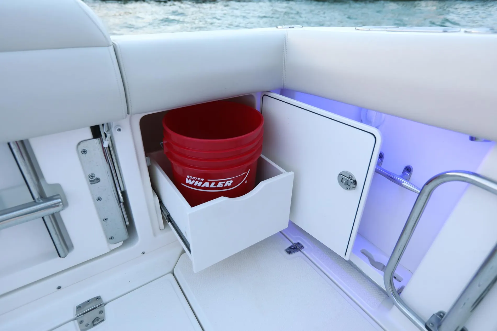 New 2027 Boston whaler 380 Outrage for Sale | Vancouver, BC | M&P Yacht Centre | 68e40e65ae357479a20e7d75