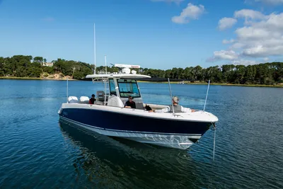 New 2027 Boston whaler 330 Outrage for Sale | Vancouver, BC | M&P Yacht Centre | 68e40ec82fc02dad3400f4cf