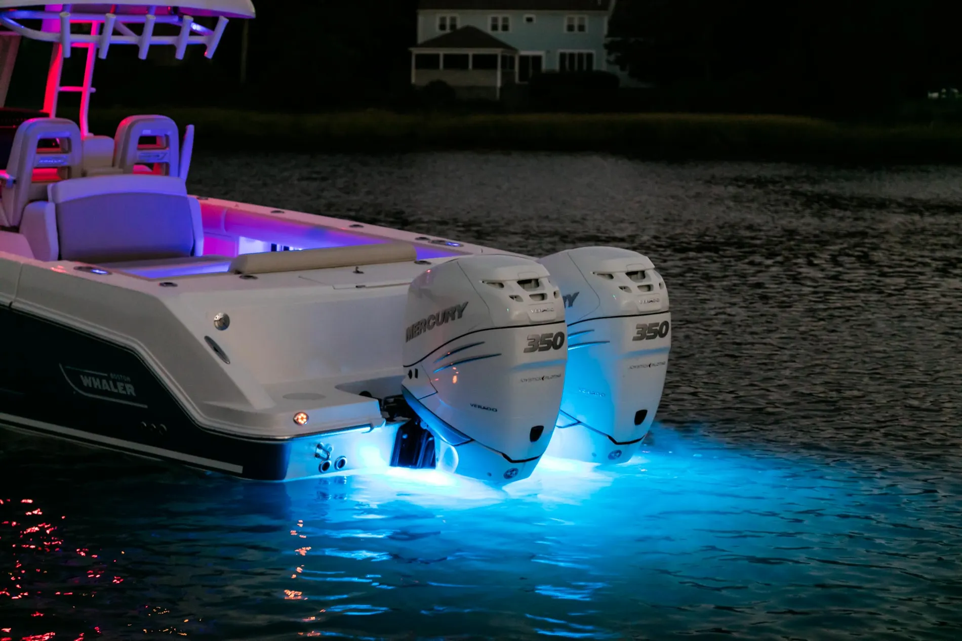 New 2027 Boston whaler 330 Outrage for Sale | Vancouver, BC | M&P Yacht Centre | 68e40ec82fc02dad3400f4cf