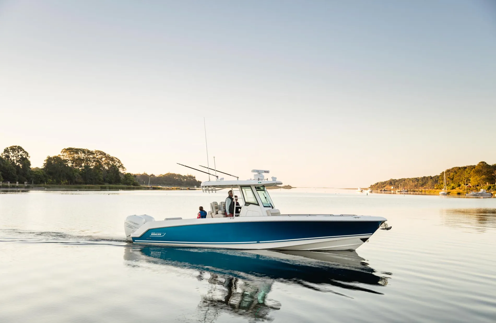 New 2027 Boston whaler 330 Outrage for Sale | Vancouver, BC | M&P Yacht Centre | 68e40ec82fc02dad3400f4cf