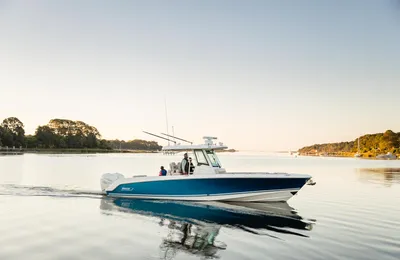 New 2027 Boston whaler 330 Outrage for Sale | Vancouver, BC | M&P Yacht Centre | 68e40ec82fc02dad3400f4cf