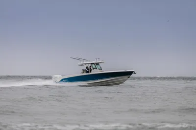 New 2027 Boston whaler 330 Outrage for Sale | Vancouver, BC | M&P Yacht Centre | 68e40ec82fc02dad3400f4cf