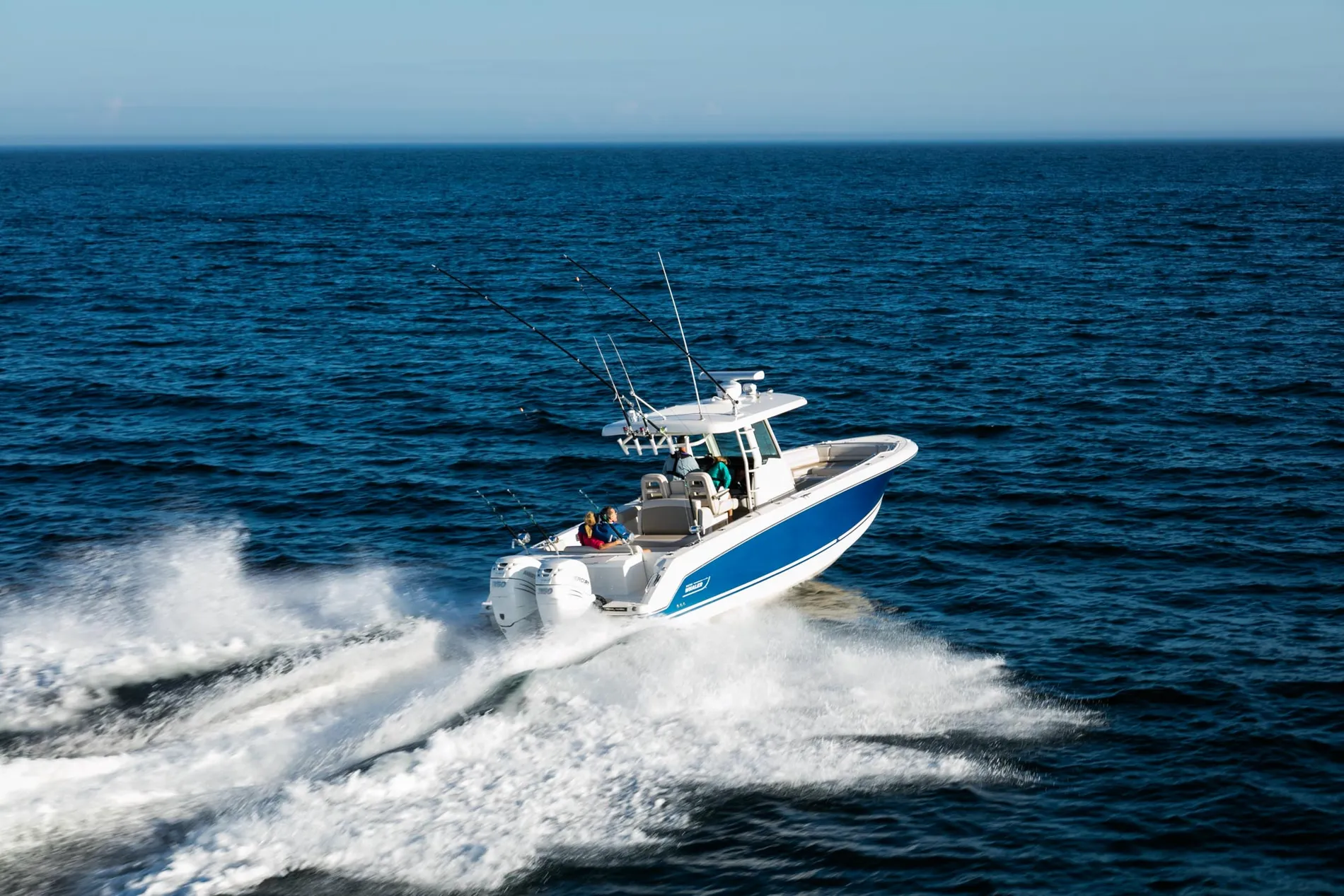 New 2027 Boston whaler 330 Outrage for Sale | Vancouver, BC | M&P Yacht Centre | 68e40ec82fc02dad3400f4cf