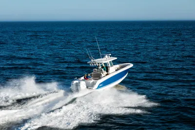 New 2027 Boston whaler 330 Outrage for Sale | Vancouver, BC | M&P Yacht Centre | 68e40ec82fc02dad3400f4cf