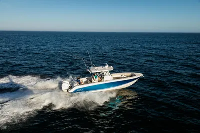 New 2027 Boston whaler 330 Outrage for Sale | Vancouver, BC | M&P Yacht Centre | 68e40ec82fc02dad3400f4cf