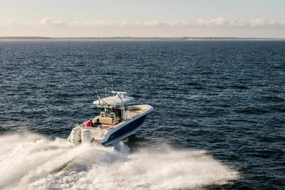 New 2027 Boston whaler 330 Outrage for Sale | Vancouver, BC | M&P Yacht Centre | 68e40ec82fc02dad3400f4cf