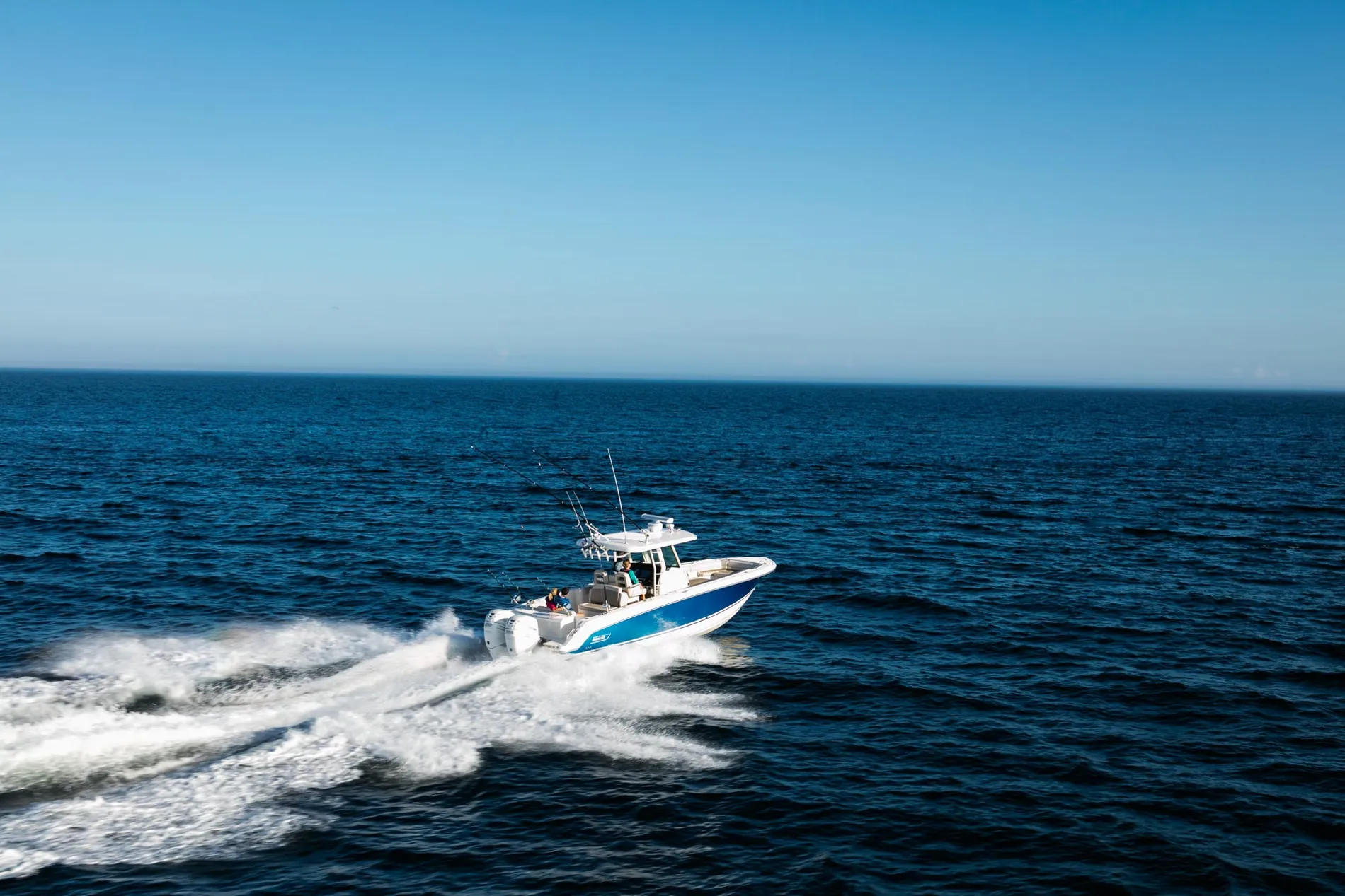 New 2027 Boston whaler 330 Outrage for Sale | Vancouver, BC | M&P Yacht Centre | 68e40ec82fc02dad3400f4cf