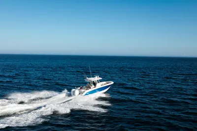 New 2027 Boston whaler 330 Outrage for Sale | Vancouver, BC | M&P Yacht Centre | 68e40ec82fc02dad3400f4cf