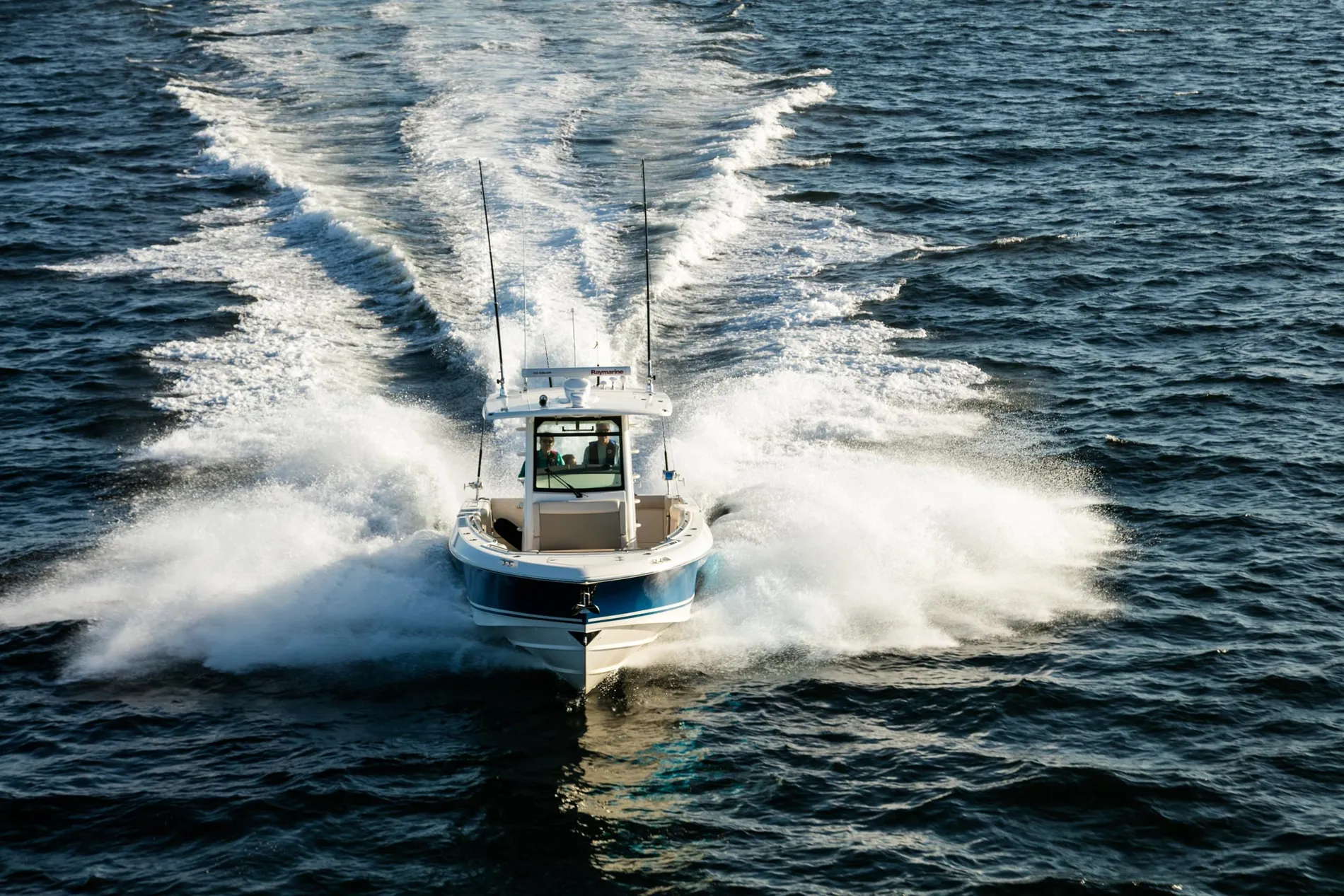 New 2027 Boston whaler 330 Outrage for Sale | Vancouver, BC | M&P Yacht Centre | 68e40ec82fc02dad3400f4cf