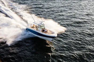 New 2027 Boston whaler 330 Outrage for Sale | Vancouver, BC | M&P Yacht Centre | 68e40ec82fc02dad3400f4cf