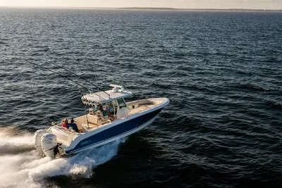 New 2027 Boston whaler 330 Outrage for Sale | Vancouver, BC | M&P Yacht Centre | 68e40ec82fc02dad3400f4cf