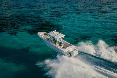 New 2027 Boston whaler 330 Outrage for Sale | Vancouver, BC | M&P Yacht Centre | 68e40ec82fc02dad3400f4cf