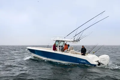 New 2027 Boston whaler 330 Outrage for Sale | Vancouver, BC | M&P Yacht Centre | 68e40ec82fc02dad3400f4cf