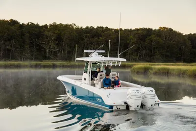 New 2027 Boston whaler 330 Outrage for Sale | Vancouver, BC | M&P Yacht Centre | 68e40ec82fc02dad3400f4cf