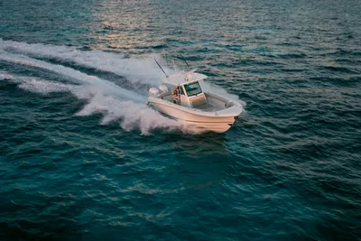New 2027 Boston whaler 330 Outrage for Sale | Vancouver, BC | M&P Yacht Centre | 68e40ec82fc02dad3400f4cf