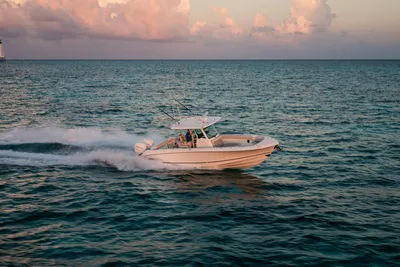 New 2027 Boston whaler 330 Outrage for Sale | Vancouver, BC | M&P Yacht Centre | 68e40ec82fc02dad3400f4cf