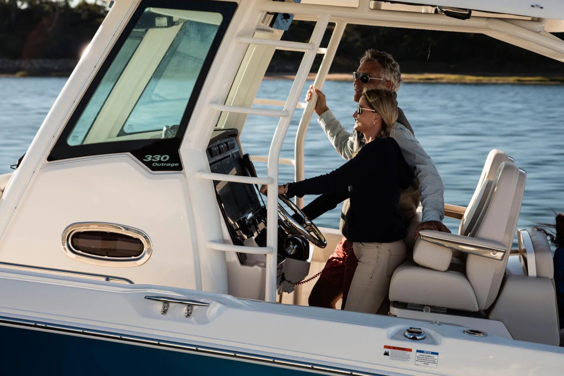 New 2027 Boston whaler 330 Outrage for Sale | Vancouver, BC | M&P Yacht Centre | 68e40ec82fc02dad3400f4cf
