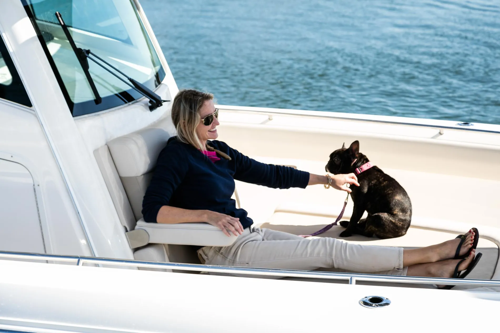 New 2027 Boston whaler 330 Outrage for Sale | Vancouver, BC | M&P Yacht Centre | 68e40ec82fc02dad3400f4cf