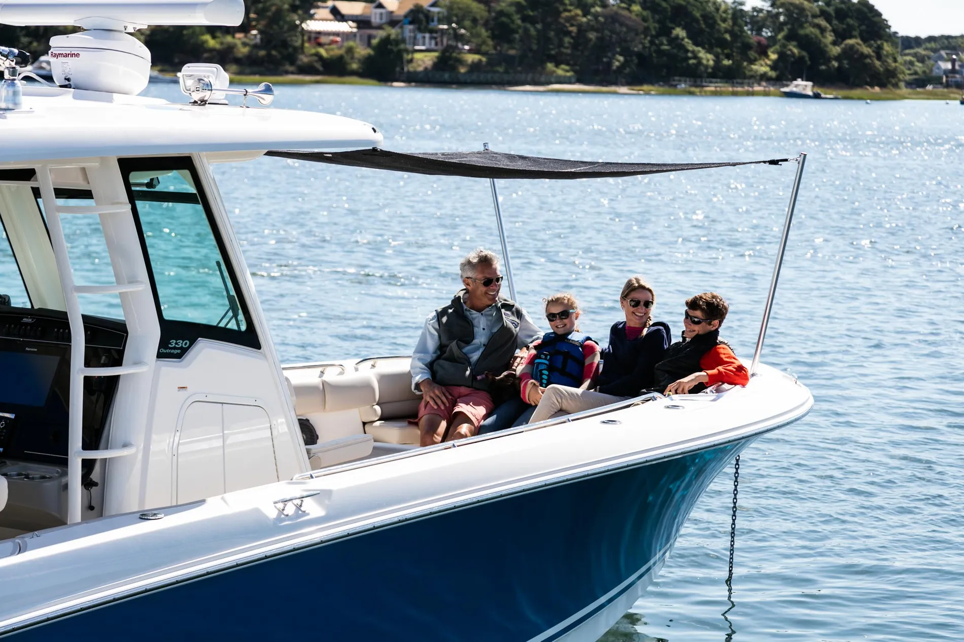 New 2027 Boston whaler 330 Outrage for Sale | Vancouver, BC | M&P Yacht Centre | 68e40ec82fc02dad3400f4cf