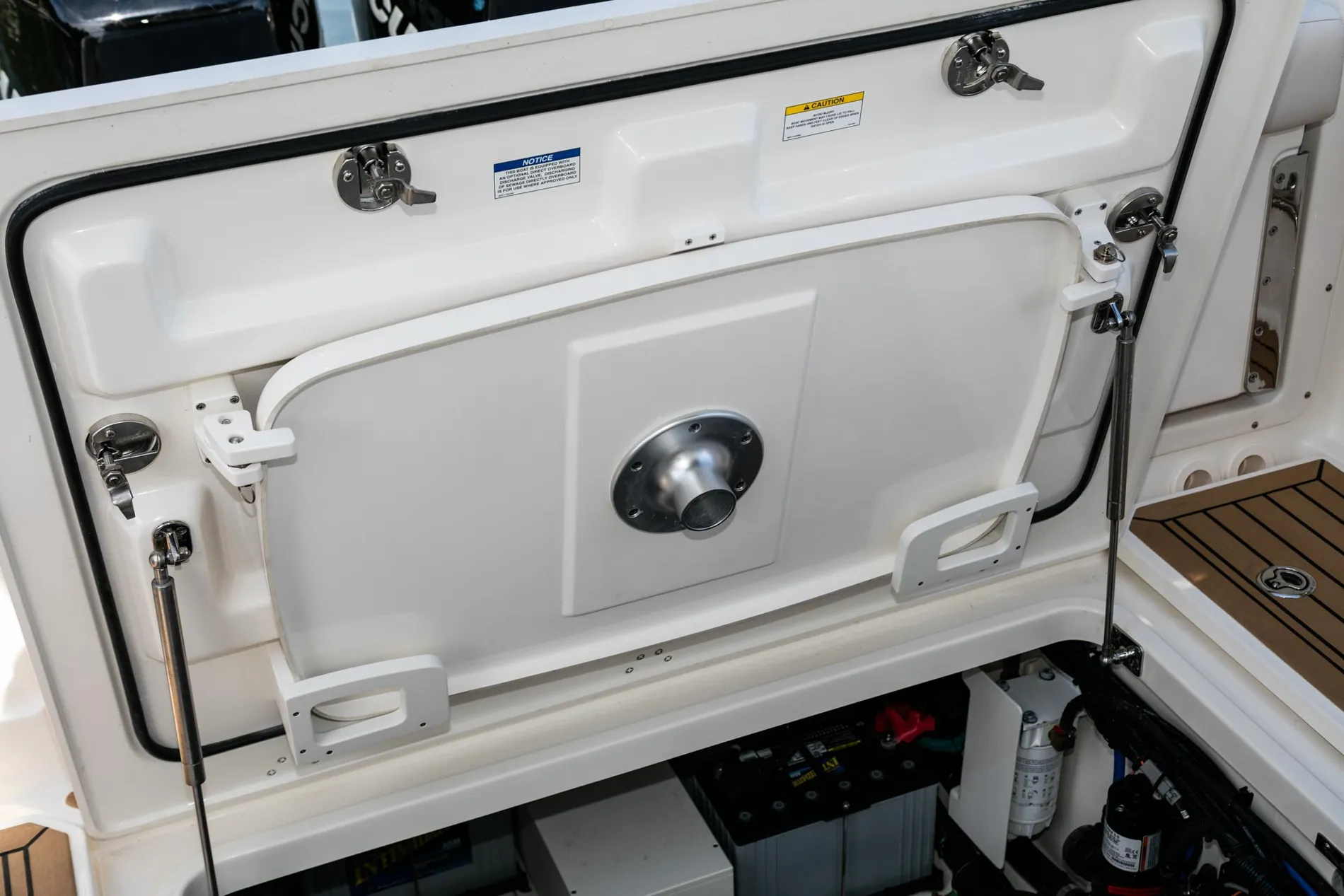 New 2027 Boston whaler 330 Outrage for Sale | Vancouver, BC | M&P Yacht Centre | 68e40ec82fc02dad3400f4cf