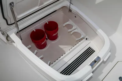 New 2027 Boston whaler 330 Outrage for Sale | Vancouver, BC | M&P Yacht Centre | 68e40ec82fc02dad3400f4cf