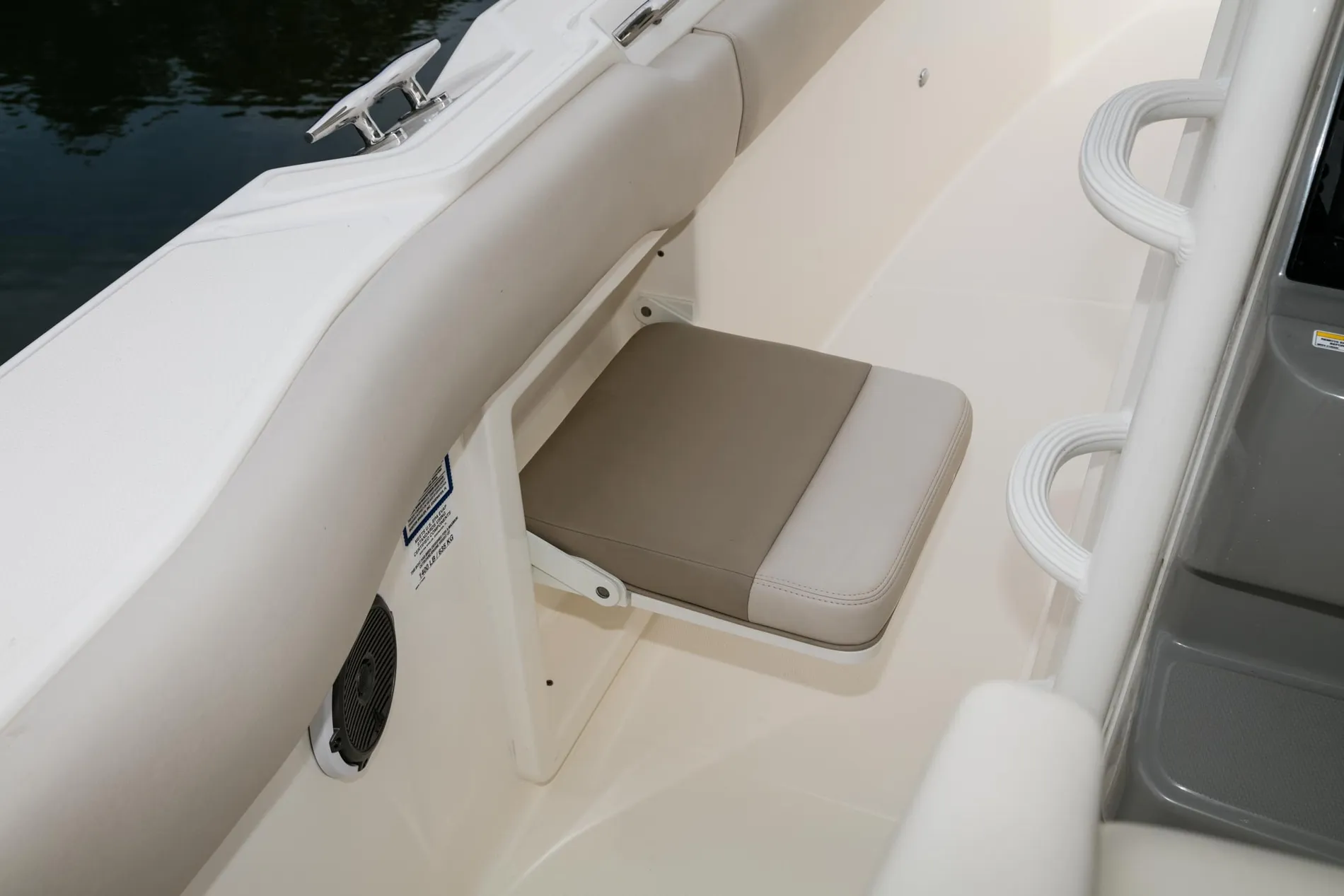 New 2027 Boston whaler 330 Outrage for Sale | Vancouver, BC | M&P Yacht Centre | 68e40ec82fc02dad3400f4cf