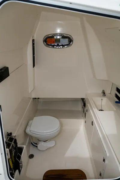 New 2027 Boston whaler 330 Outrage for Sale | Vancouver, BC | M&P Yacht Centre | 68e40ec82fc02dad3400f4cf