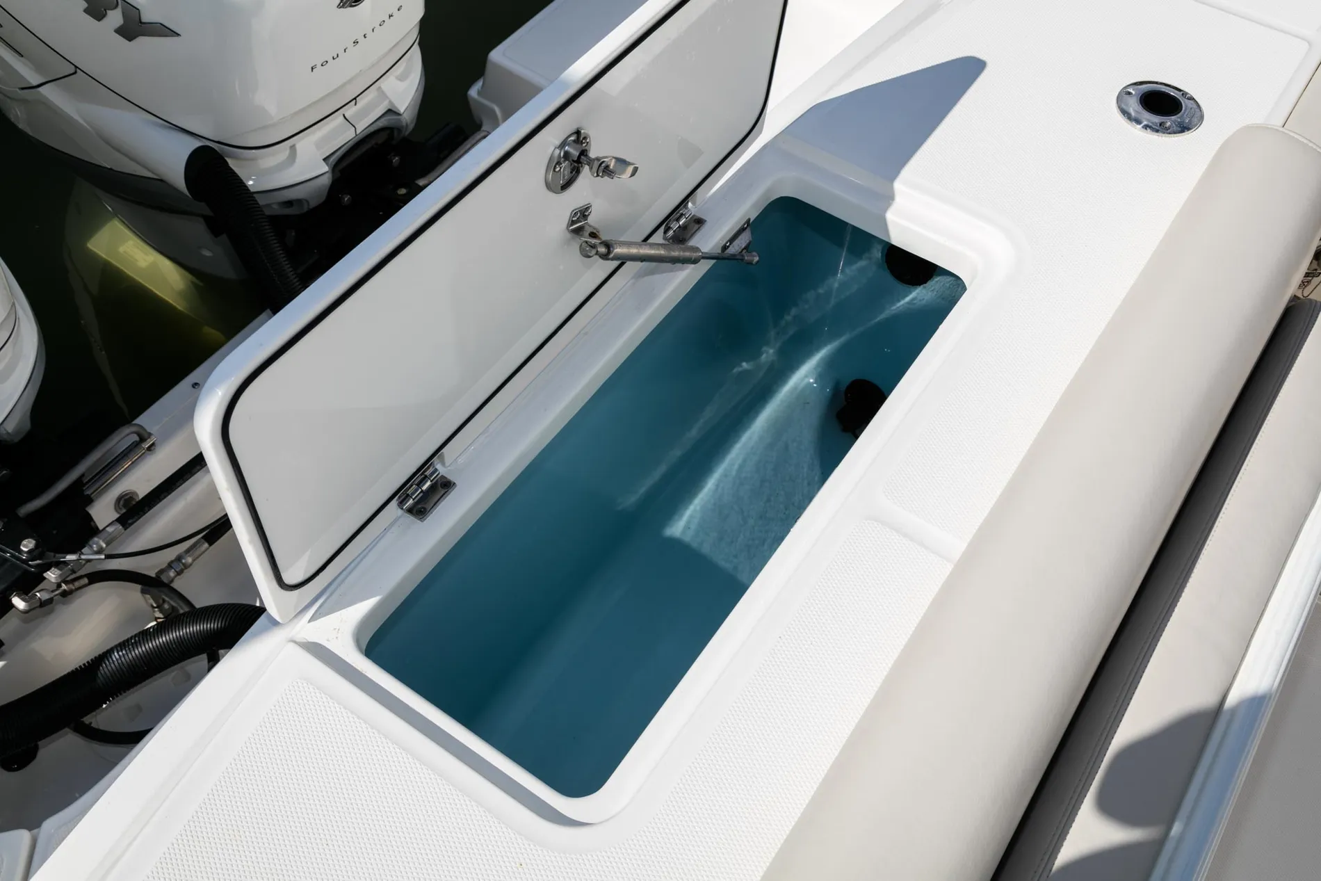 New 2027 Boston whaler 330 Outrage for Sale | Vancouver, BC | M&P Yacht Centre | 68e40ec82fc02dad3400f4cf