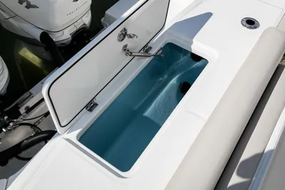 New 2027 Boston whaler 330 Outrage for Sale | Vancouver, BC | M&P Yacht Centre | 68e40ec82fc02dad3400f4cf