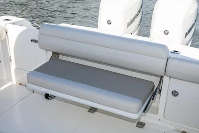 New 2027 Boston whaler 330 Outrage for Sale | Vancouver, BC | M&P Yacht Centre | 68e40ec82fc02dad3400f4cf
