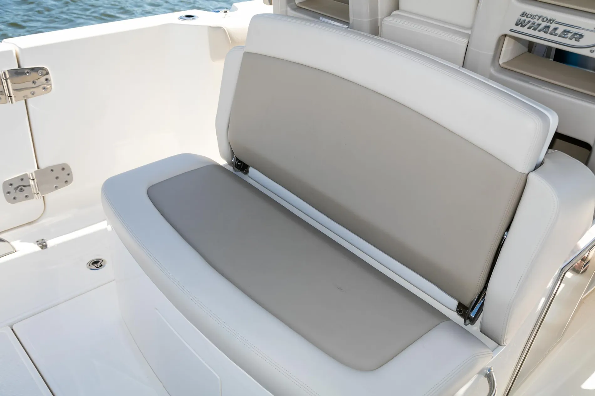 New 2027 Boston whaler 330 Outrage for Sale | Vancouver, BC | M&P Yacht Centre | 68e40ec82fc02dad3400f4cf
