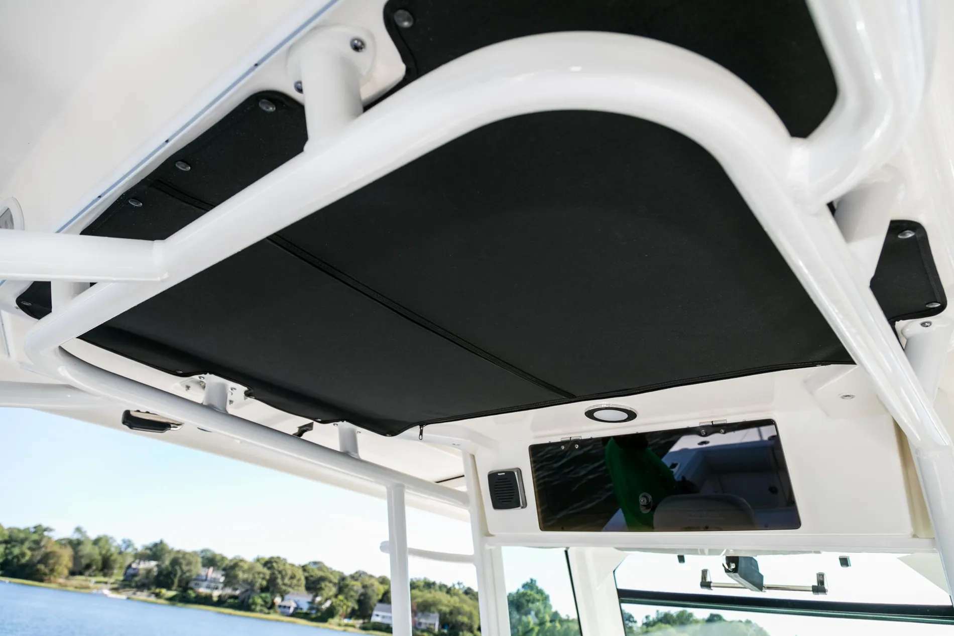 New 2027 Boston whaler 330 Outrage for Sale | Vancouver, BC | M&P Yacht Centre | 68e40ec82fc02dad3400f4cf