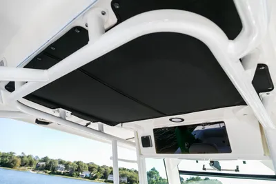 New 2027 Boston whaler 330 Outrage for Sale | Vancouver, BC | M&P Yacht Centre | 68e40ec82fc02dad3400f4cf