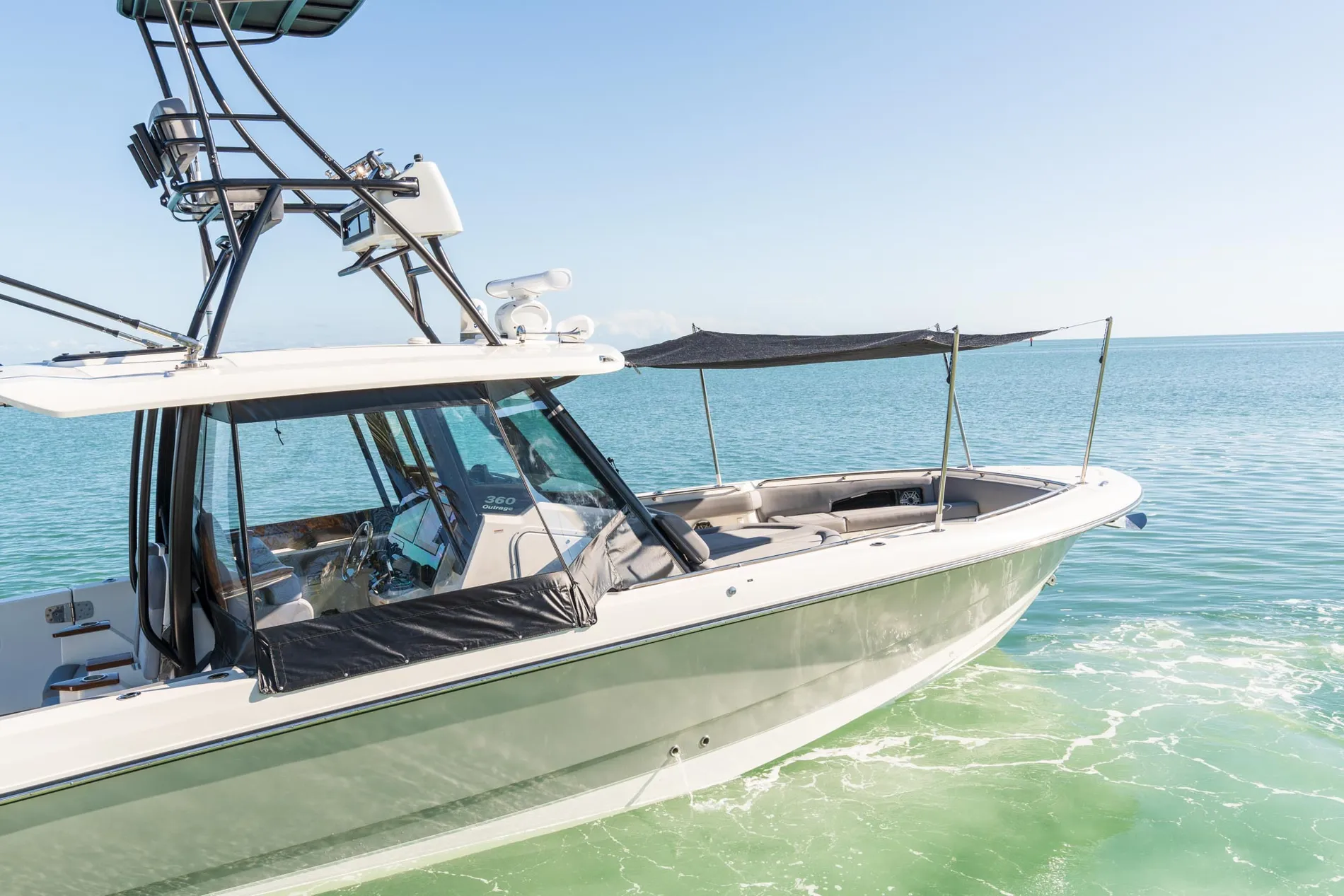 New 2027 Boston whaler 360 Outrage for Sale | Vancouver, BC | M&P Yacht Centre | 68e41eab379af45d9002e6cd